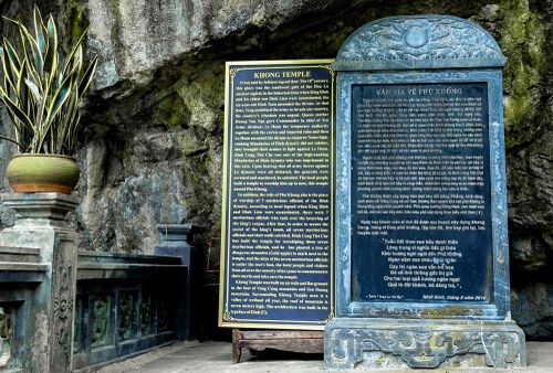 Văn bia tại phủ Khống