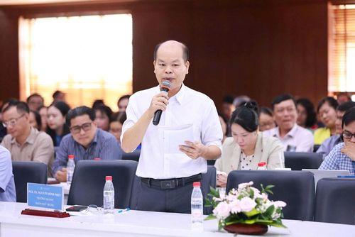 Chuyên gia chia sẻ tại Hội thảo