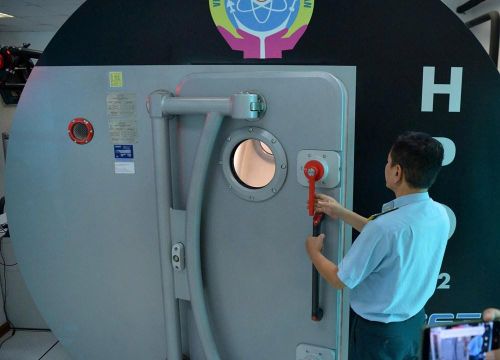 Buồng giảm áp hiện đại để mô phỏng môi trường hoạt động trên cao