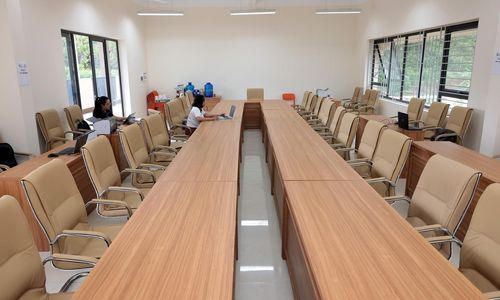 Trường phổ thông nội trú Tiểu học và THCS Mường Khương có vốn đầu tư 255 tỷ đồng với những trang thiết bị hiện đại đáp ứng chỗ học cho 980 học sinh vùng biên giới. Ảnh: Trần Việt - TTXVN