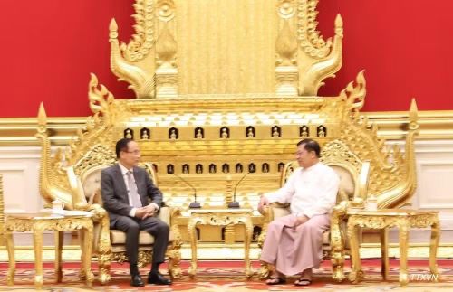 Trong khuôn khổ chuyến thăm Myanmar, đồng chủ trì Kỳ họp lần thứ 10 Ủy ban hỗn hợp về hợp tác song phương, ngày 26/8/2026, đồng chí Lê Hoài Trung, Ủy viên Bộ Chính trị, Bộ trưởng Ngoại giao có các cuộc hội kiến Tổng thống Cộng hòa Liên bang Myanmar Min Aung Hlaing. (Ảnh: TTXVN)