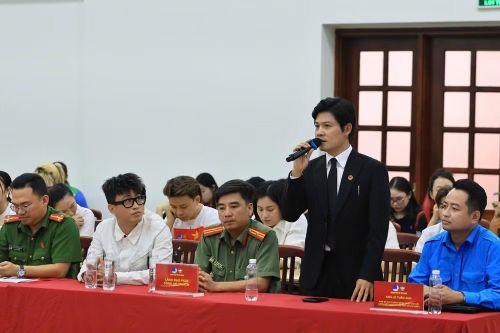 Nhạc sĩ Nguyễn Văn Chung tham dự một tọa đàm về chủ đề "Nghệ sĩ tham gia phòng, chống ma túy". (Ảnh: TRỌNG ANH)