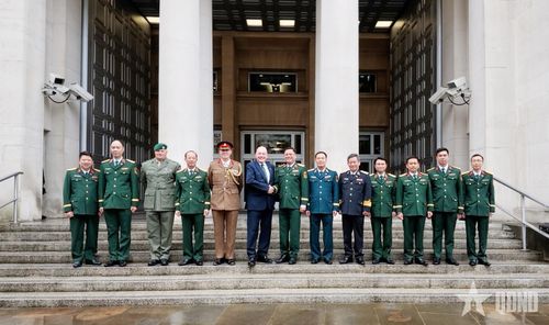 Các đại biểu chụp ảnh chung. 