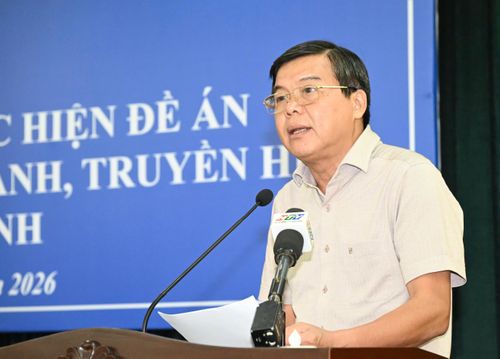 Phó Trưởng Ban Tuyên giáo Thành ủy TPHCM Tăng Hữu Phong báo cáo tại hội nghị. Ảnh: VIỆT DŨNG