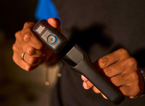  JBL EasySing Mic Mini giúp hỗ trợ giọng hát khi lên những nốt cao 