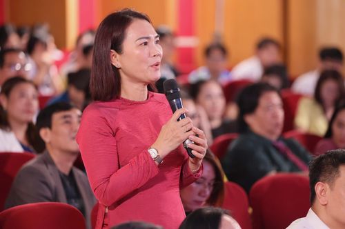 Bà Huỳnh Lê Như Trang, Phó Giám đốc Sở GD-ĐT TPHCM chia sẻ tại chương trình. Ảnh: HOÀNG TRIỀU