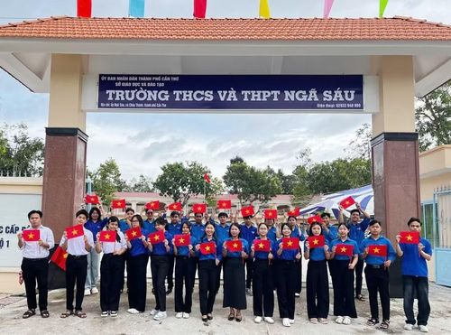 Điểm cầu chính lễ Khai giảng được tổ chức tại Trường THCS và THPT Ngã Sáu, ấp Ngã Sáu, xã Châu Thành.