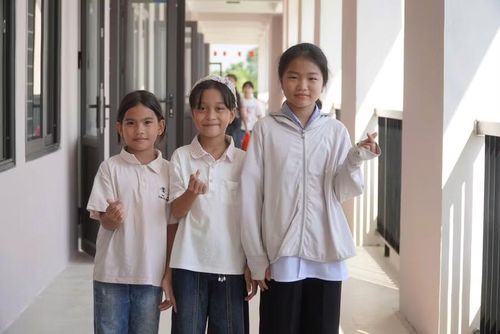 Học sinh Trường Phổ thông nội trú liên cấp Tiểu học và THCS Hương Khê háo hức đón năm học mới.