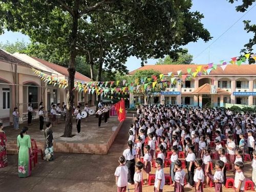 Học sinh Trường Tiểu học Bù Gia Mập, xã Bù Gia Mập - một trong các địa phương biên giới của TP Đồng Nai. Ảnh: Quang Vinh.