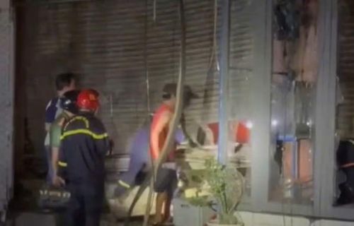 Lực lượng chức năng đã có mặt kịp thời, dập tắt đám cháy.