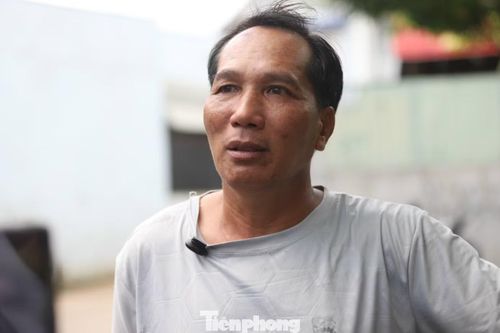 Ông Vũ Mạnh Hùng vẫn chưa hết bàng hoàng khi nhớ lại cảnh tượng xảy ra rạng sáng 3/9. Ảnh: Nguyễn Tiến