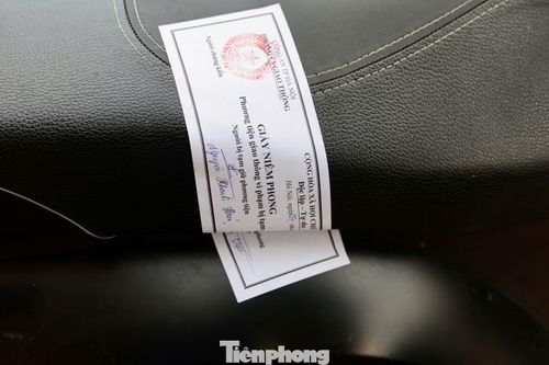 Theo Phòng CSGT, trong 8 tháng đầu năm 2026, tình hình tai nạn giao thông liên quan đến học sinh trên địa bàn Hà Nội đã giảm cả ba tiêu chí so với cùng kỳ năm 2025. Tuy nhiên, tình trạng học sinh vi phạm quy định về trật tự, an toàn giao thông vẫn còn diễn biến phức tạp, tiềm ẩn nguy cơ xảy ra tai nạn. Vì vậy, việc tuyên truyền, giáo dục và kiểm tra, xử lý cần được thực hiện thường xuyên, với sự phối hợp giữa gia đình, nhà trường và lực lượng chức năng.