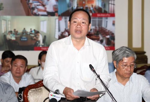 Trưởng Thống kê TPHCM Nguyễn Khắc Hoàng báo cáo tại buổi họp.