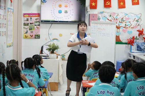 Buổi khai giảng năm học mới tại "Lớp học vui vẻ"
