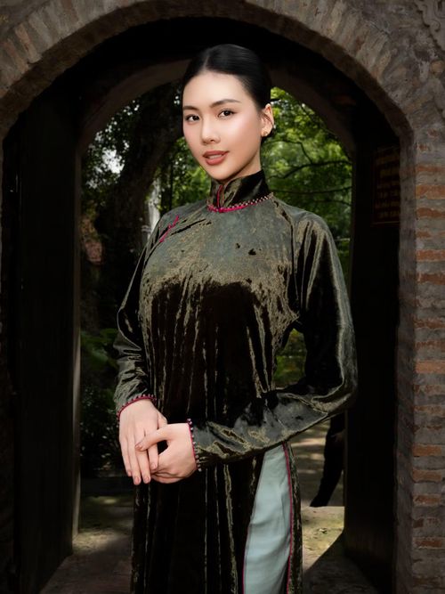 Bùi Quỳnh Hoa vào vai em họ Thị Mầu.