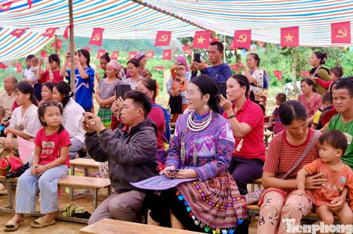 Năm học này, điểm trường có 5 lớp tiểu học với 5 giáo viên, trong đó có 3 giáo viên trực tiếp cắm bản và 1 giáo viên cơ động. Bên cạnh đó, điểm trường mầm non có 1 lớp dành cho trẻ 4 và 5 tuổi.