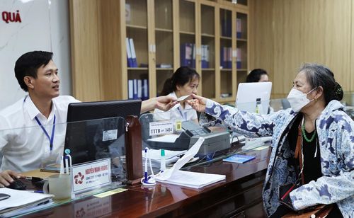 Công chức cấp xã thực hiện nhiệm vụ theo vị trí việc làm được cấp có thẩm quyền phê duyệt. Ảnh minh hoạ: Lê Anh Dũng.