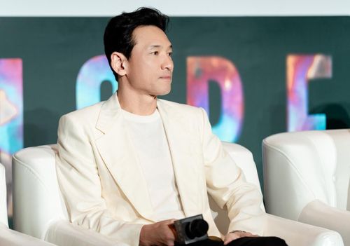 Hwang Jung-min. 