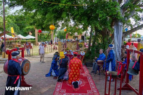 Nghi lễ tại Lễ hội Giỗ Tổ nghề gốm Thanh Hà. (Ảnh: Vietnam+)
