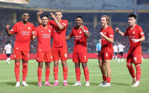 Đương kim Á quân Thể Công Viettel là thử thách trong ngày đầu lên V-League của tân binh Đồng Nai. Ảnh: TTXVN