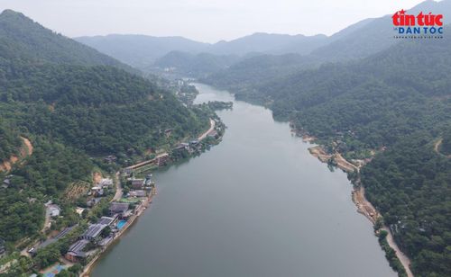 Trong những năm gần đây, diện mạo đất rừng phòng hộ ở Sóc Sơn, đặc biệt khu vực ven hồ Đồng Đò, đã có nhiều biến động.