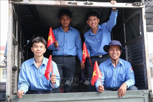 Cán bộ, chiến sĩ Đội K91 lên đường thực hiện nhiệm vụ. Ảnh: Hồng Thái/TTXVN