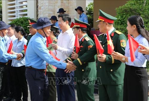 Tiễn Đội K91 lên đường thực hiện nhiệm vụ. Ảnh: Hồng Thái/TTXVN