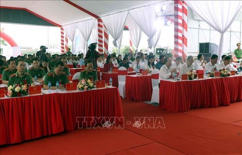 Các đại biểu tham dự buổi lễ khởi công dự án.