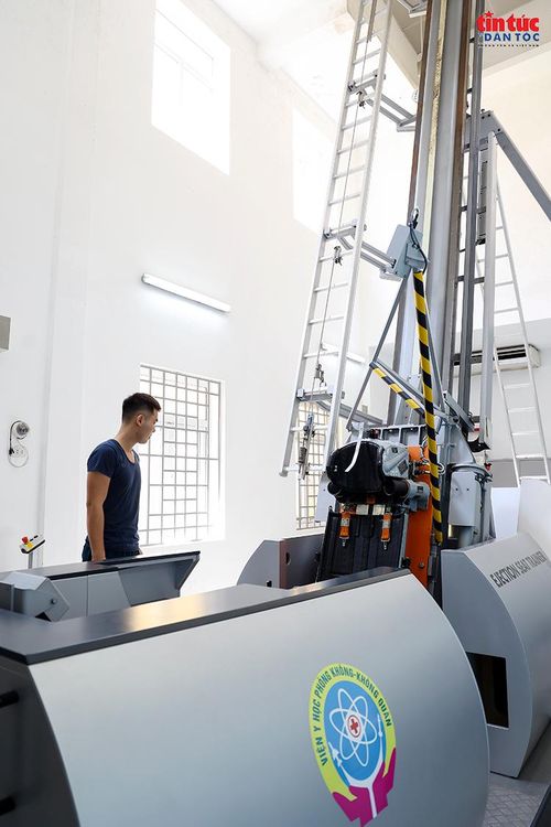 Hệ thống mô phỏng ghế phóng phục vụ nghiên cứu, kiểm tra và huấn luyện chuyên ngành y học hàng không.