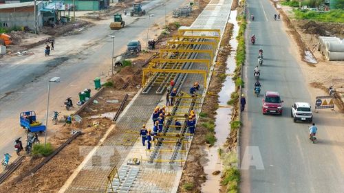 Thi công các công trình trên đại công trường Phú Quốc (An Giang) phục vụ Hội nghị Cấp cao APEC 2027. Ảnh: TTXVN phát