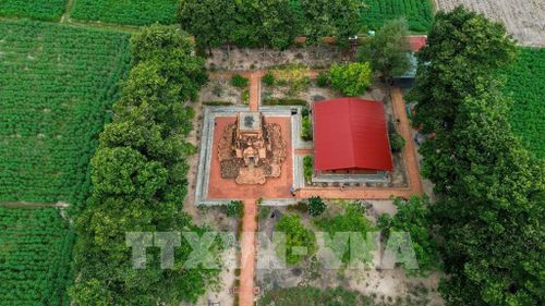 Những dấu tích kiến trúc cổ tại Tháp Chót Mạt góp phần phản ánh chiều sâu lịch sử - văn hóa của vùng đất Nam Bộ. Ảnh: Giang Phương - TTXVN