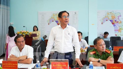 Ông Đoàn Minh Long, Giám đốc Sở Ngoại vụ tỉnh Tây Ninh đề xuất nâng cấp các hạng mục phục vụ công tác ngoại giao cấp Nhà nước tại Cửa khẩu quốc tế Mộc Bài. Ảnh: Minh Phú – TTXVN