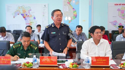 Ông Võ Thành Ngoạn, Phó Chi Cục trưởng, Chi Cục Hải quan Khu vực 17 đóng góp ý kiến đối với phương án tổng thể Dự án Phát triển hạ tầng Mộc Bài đến năm 2030. Ảnh: Minh Phú – TTXVN