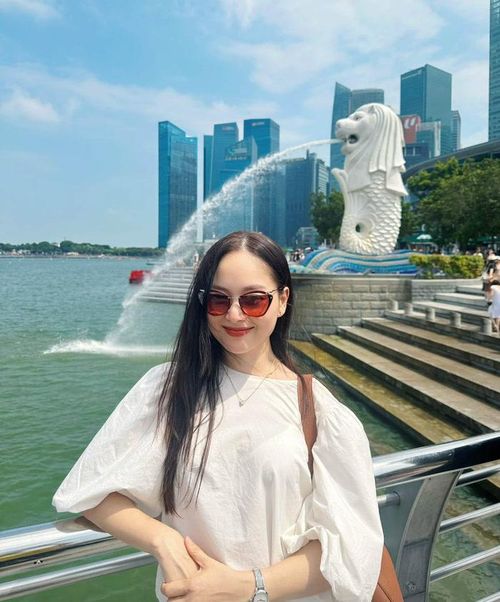 Diễn viên Lan Phương ở Singapore.