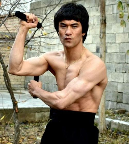 Lý Tiểu Long trong thời kỳ đỉnh cao sự nghiệp, hình ảnh góp phần đưa võ thuật châu Á vươn tầm thế giới.