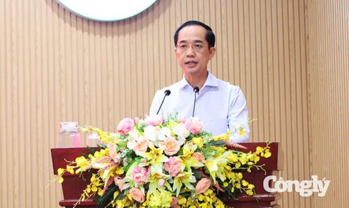 Ông Hồ Thanh Thủy, Phó Bí thư Tỉnh ủy, Chủ tịch Ủy ban MTTQ Việt Nam tỉnh Cà Mau phát biểu tại hội nghị