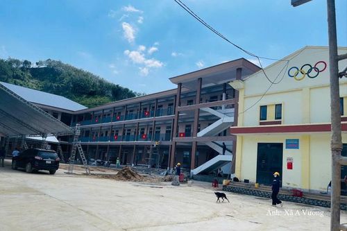 Một góc trường Phổ thông Nội trú Tiểu học và THCS A Vương (xã A Vương), 1 trong 6 trường phổ thông nội trú biên giới tại TP. Đà Nẵng được xây dựng đồng loạt.