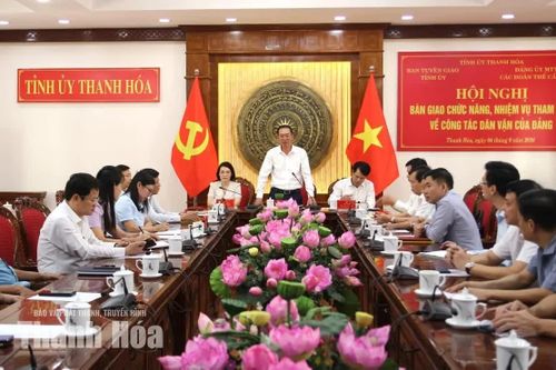 Đồng chí Trịnh Tuấn Sinh, Phó Bí thư Tỉnh ủy, Chủ tịch Ủy ban MTTQ tỉnh, Bí thư Đảng ủy MTTQ, các đoàn thể tỉnh, chủ trì hội nghị.