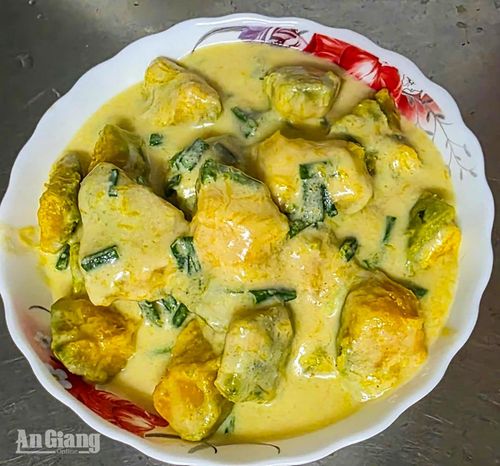 Hấp dẫn món bí Vàm Răng hầm dừa.