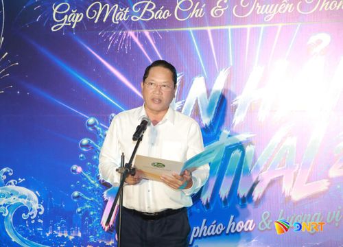 Chủ tịch UBND phường An Hải Hoàng Công Thanh phát biểu, chia sẻ thông tin tại buổi gặp mặt. Ảnh: ĐẮC MẠNH