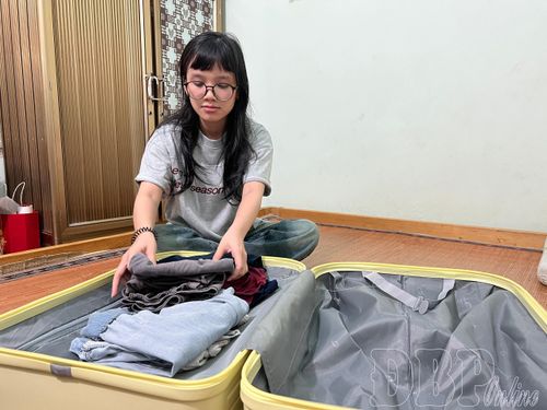 Đặng Quỳnh Trang chuẩn bị hành trang trước ngày lên đường nhập học đại học.