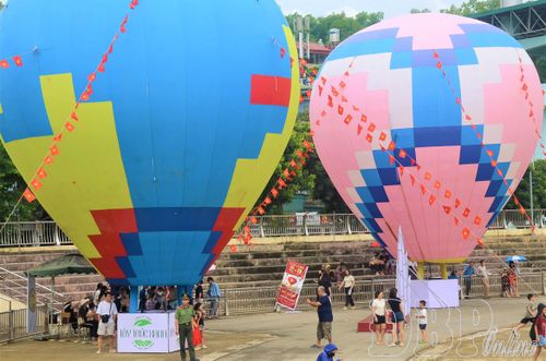 Festival thu hút đông đảo người dân và du khách tham quan, trải nghiệm.