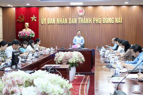 Ủy viên Ban Thường vụ Thành ủy, Phó Chủ tịch Thường trực Ủy ban MTTQ Việt Nam thành phố Hà Anh Dũng phát biểu tại buổi làm việc. Ảnh: Hồ Thảo
