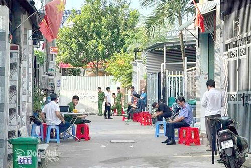Cơ quan công an đã có mặt tại hiện trường để điều tra vụ việc.