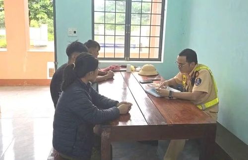 Lực lượng Công an đã mời những người có liên quan đến làm việc. Ảnh: Phạm Phong
