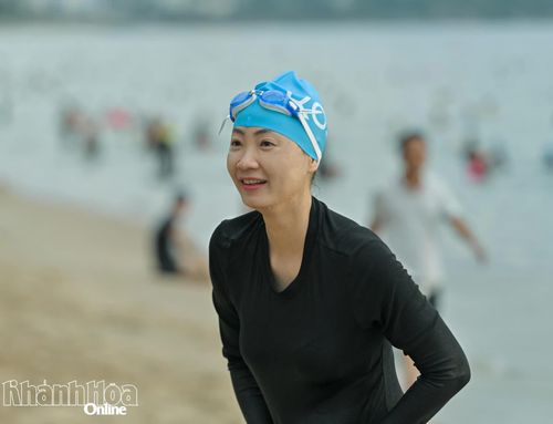 Chị Phạm Thị Thúy Liễu - một trong những học viên đã vượt qua rào cản tâm lý sợ nước và hoàn thành khóa học.
