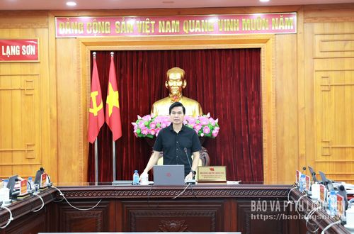 Đồng chí Hoàng Quốc Khánh, Ủy viên Trung ương Đảng, Bí thư Tỉnh ủy phát biểu tại hội nghị