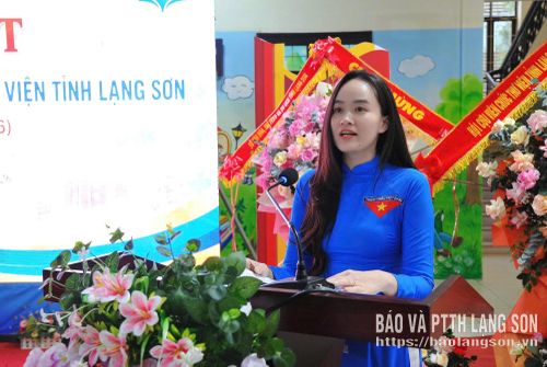 Đại diện thế hệ trẻ Thư viện tỉnh phát biểu cảm tưởng tại chương trình