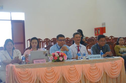 Ban giám khảo tại buổi chấm thi vòng sơ khảo