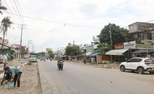 Phần lớn người dân đã đồng thuận giao mặt bằng, nhưng cũng có hộ chưa, ngành chức năng đang tháo gỡ